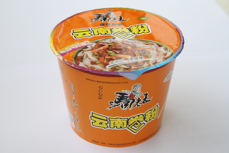 马老表云南卷粉桶装(红烧辣牛肉味)
